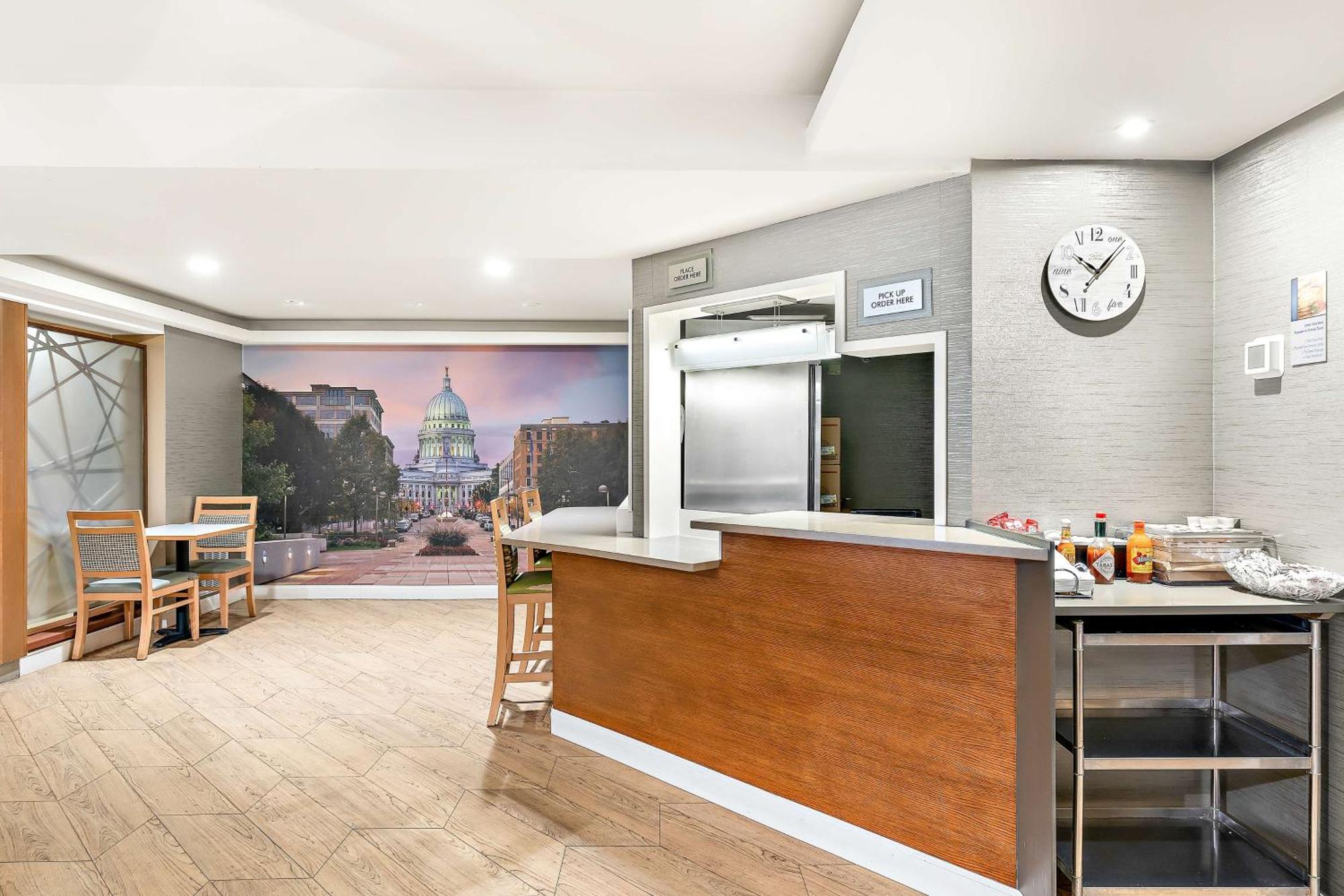 Best Western West Towne Suites Madison Exteriör bild
